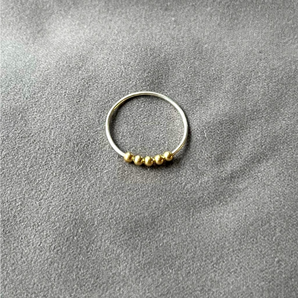 🎁 FREE w/purchase of any other closet item. Anxiety bead ring.
